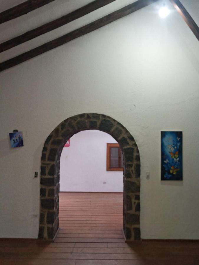 Вилла Quinta Los Eucaliptos Кито Экстерьер фото